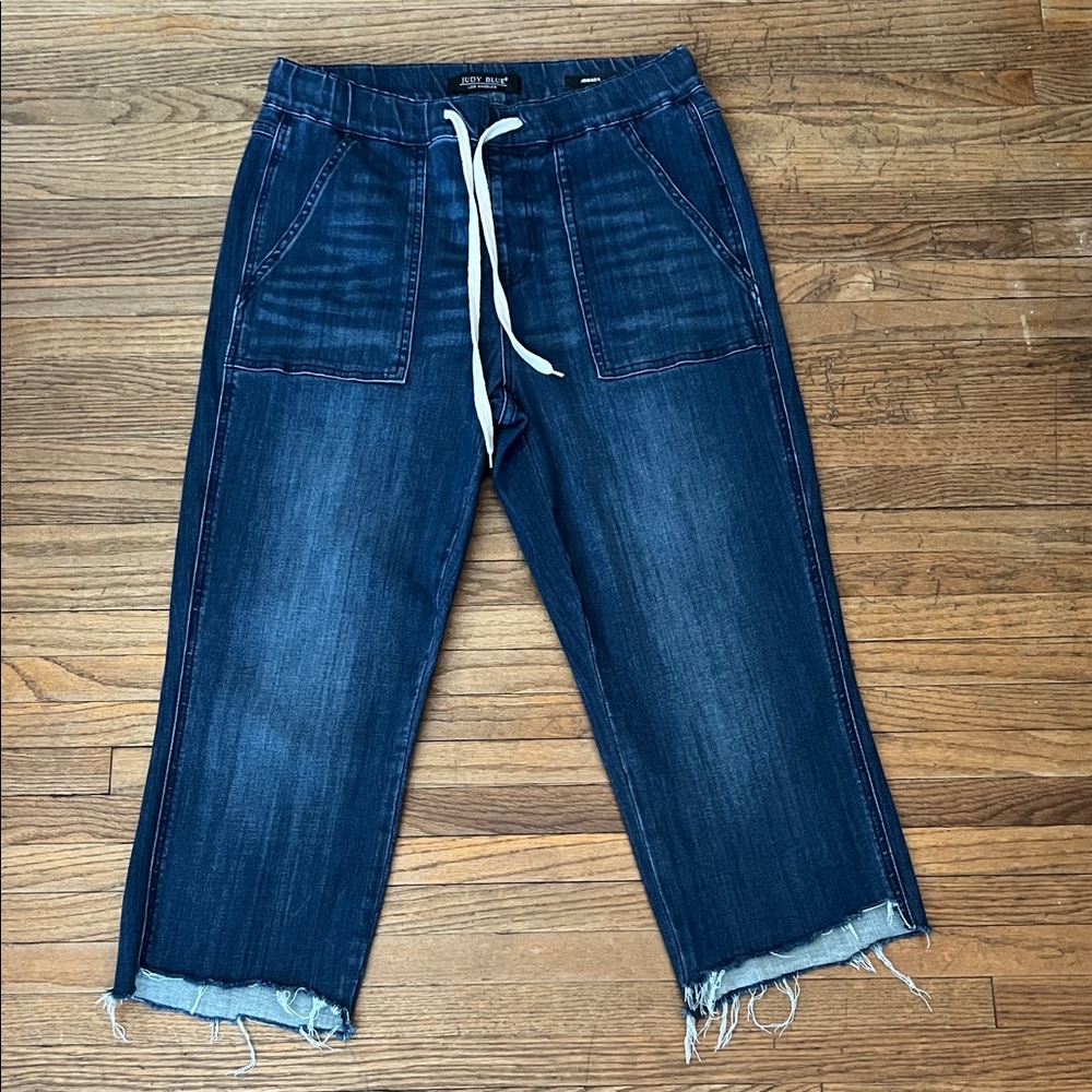 Women’s Judy Blue Distressed Jogger Cropped Pull On Jeans
